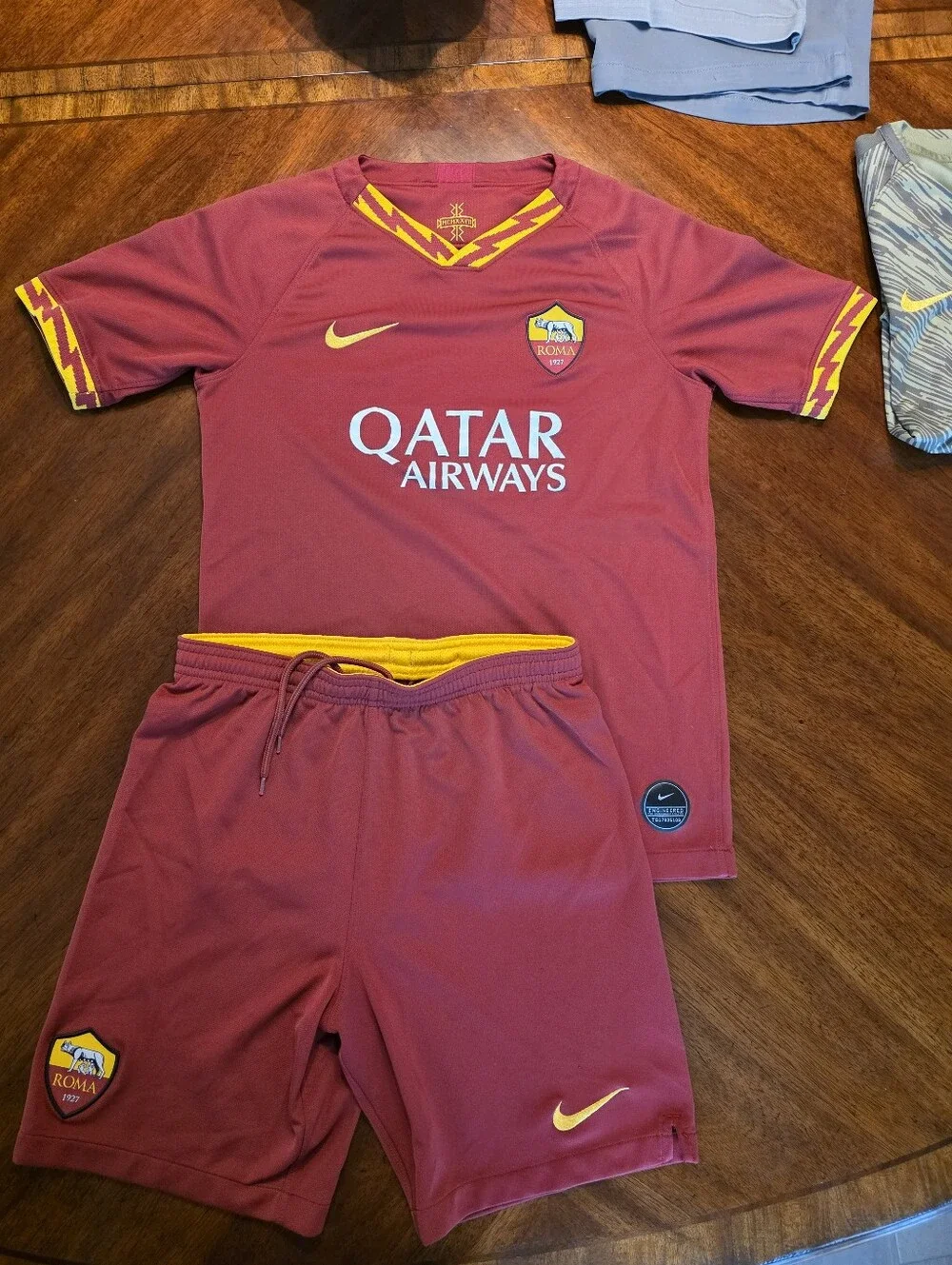 Boys Nike ROMA SOCCER KIT SIZE L